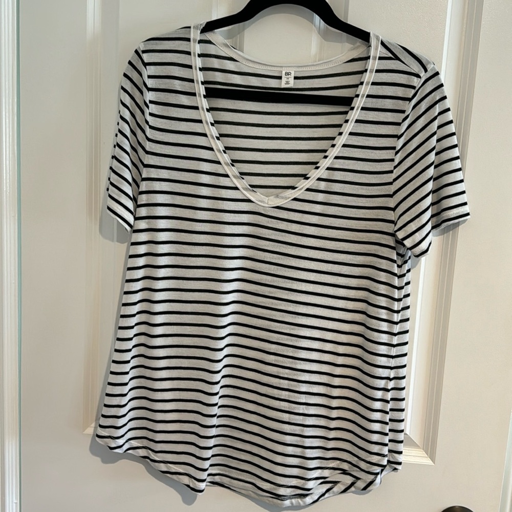 Striped V neck tee